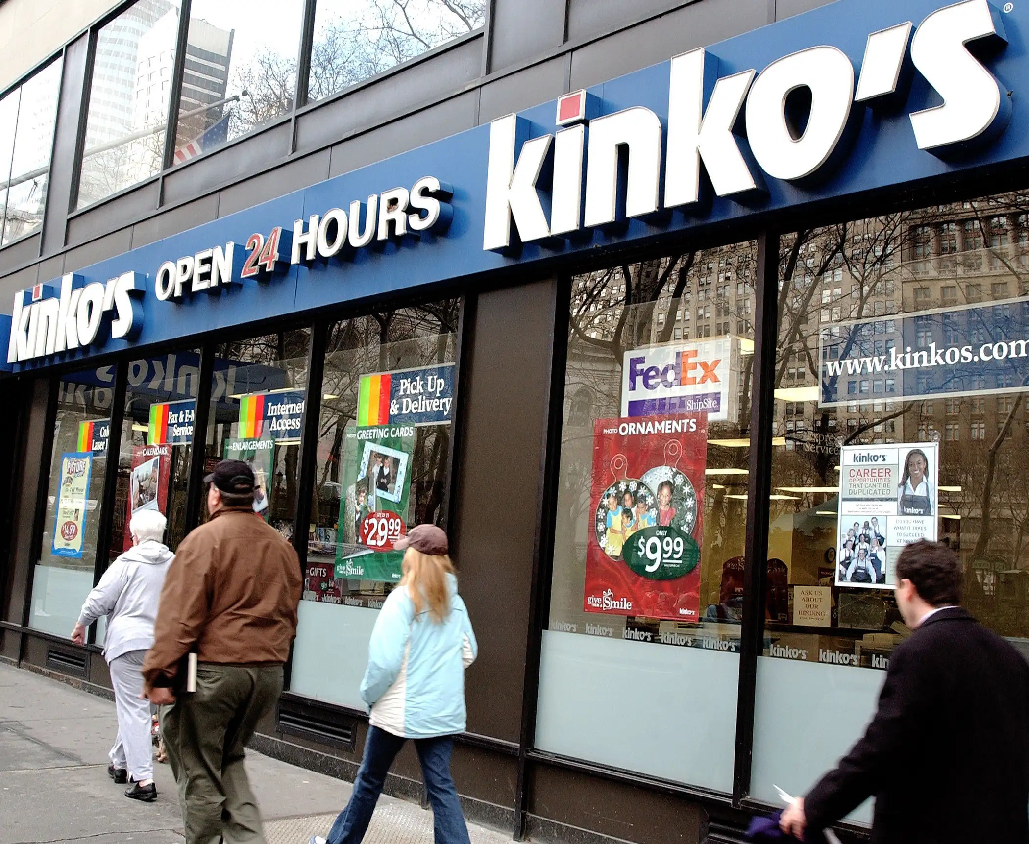 Successful Businesses Founded by College Students | Money kinkos print center near me