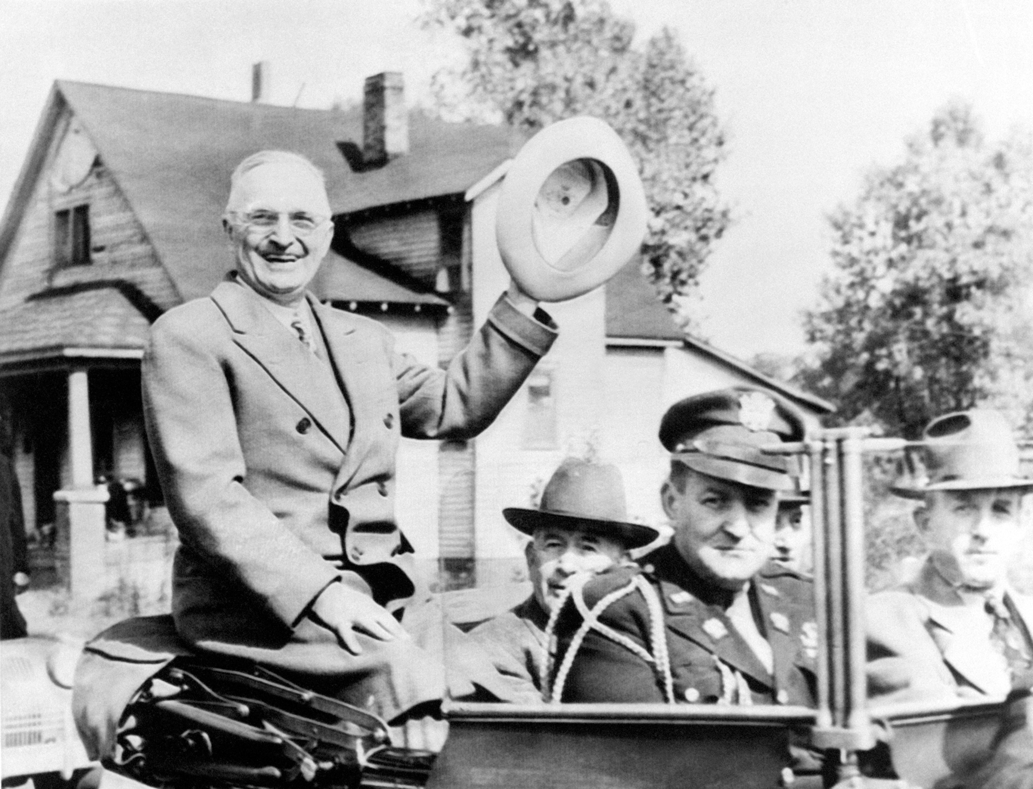 Le President Harry Truman se rendant l'inauguration d'un barrage dans le Tennessee, aux Etats-Unis en 1945.