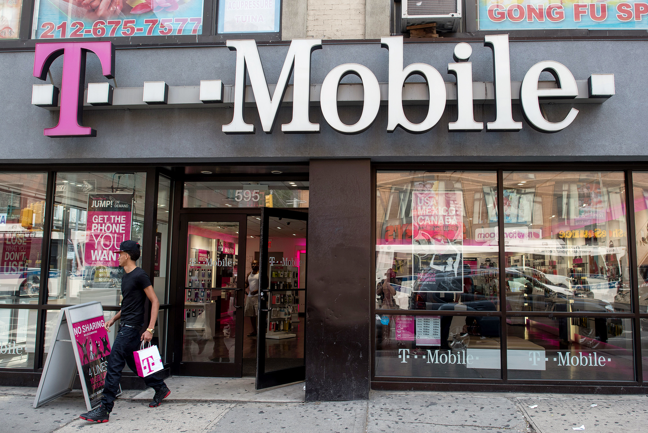 T-Mobile Customers Can Stream Baseball Free with MLB Deal Money