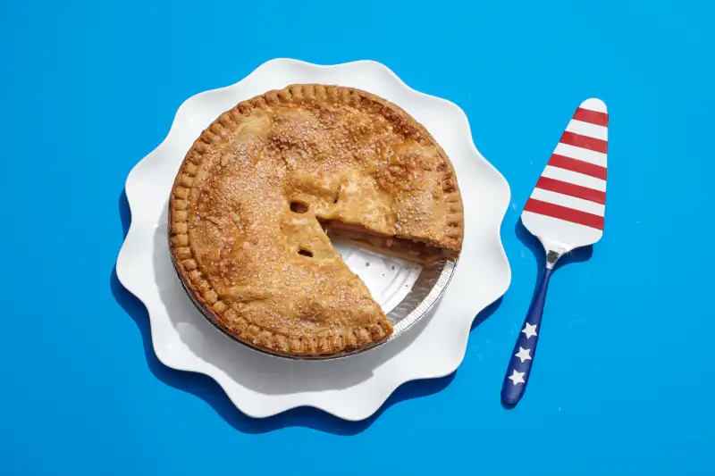 apple pie with American Flag pie slicer