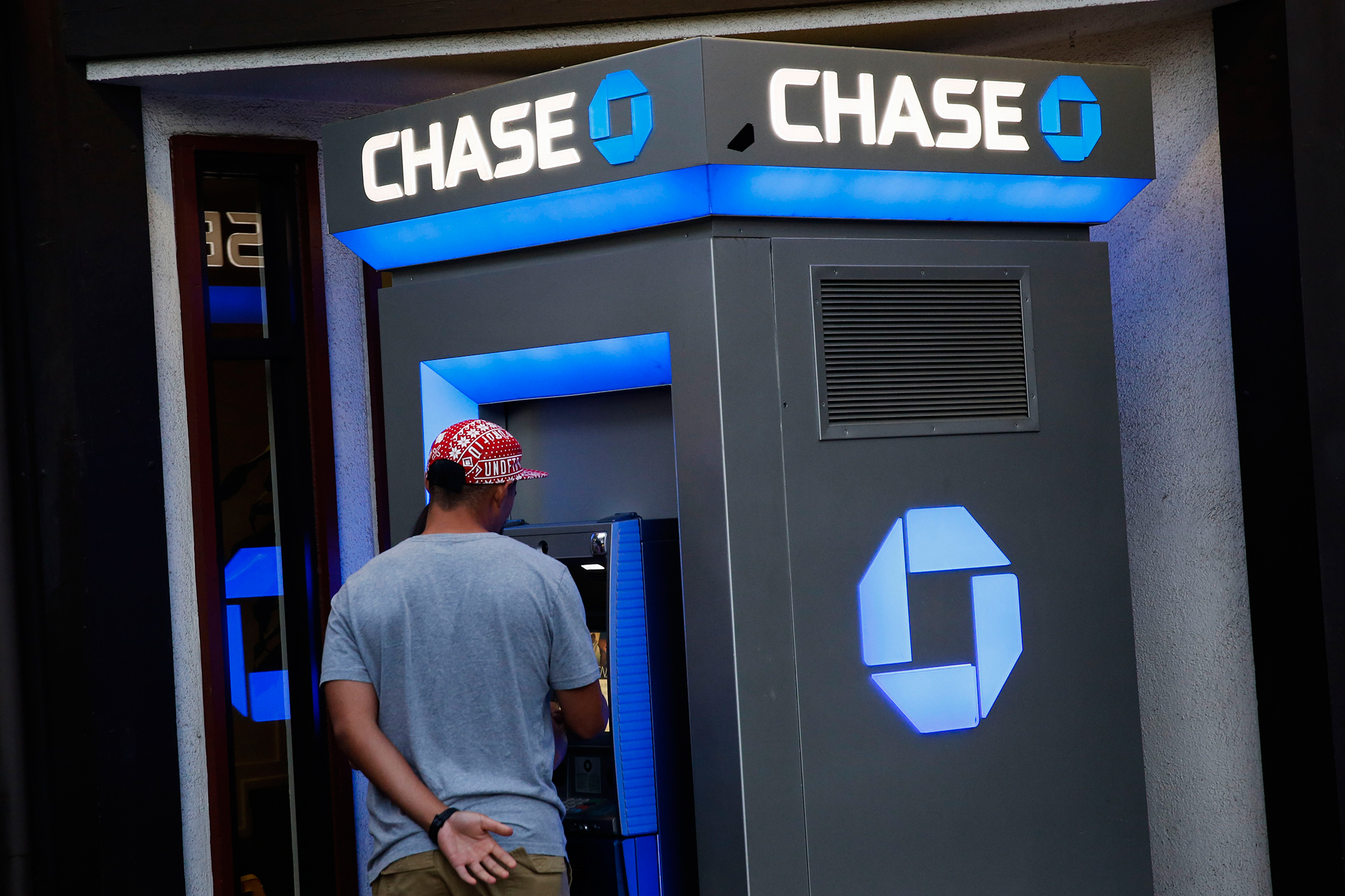 Why Chase's ATMs Are Limiting Withdrawals to $1,000 a Day