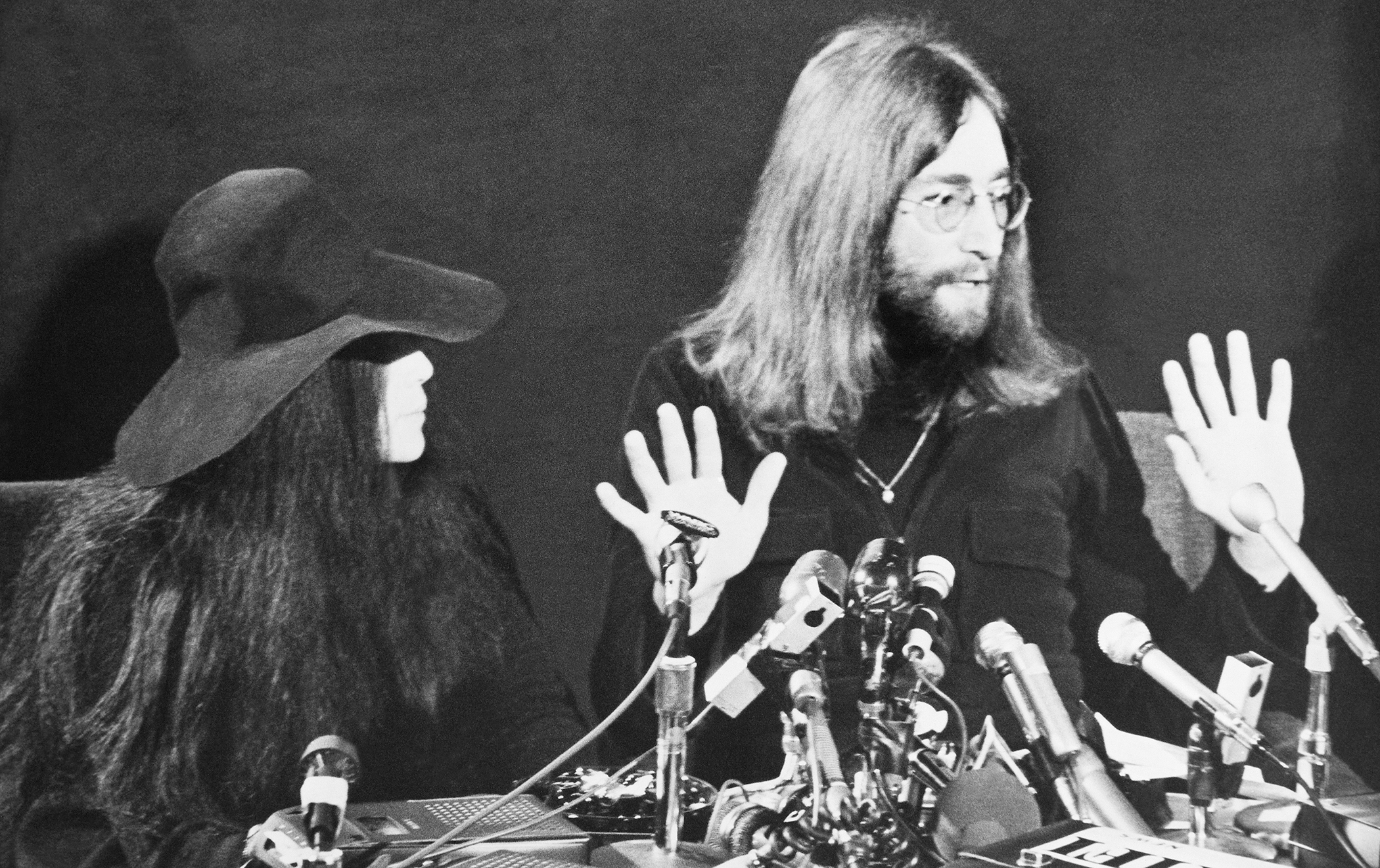 Portrait Of John Lennon And Yoko Ono During A Press Conference For Peace Persuasion At Toronto In Canada On December 1969.
