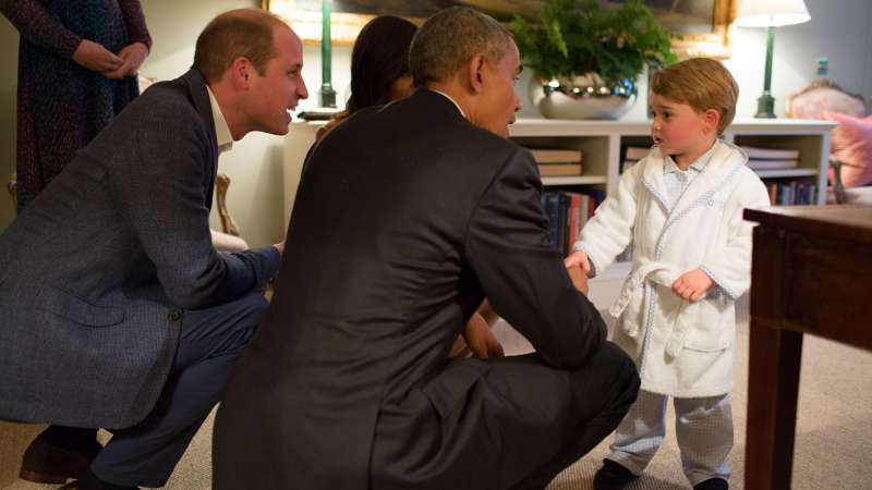 Prince George meets President Obama and First Lady Michelle Obama in April 2016. The robe that he wore later sold out.