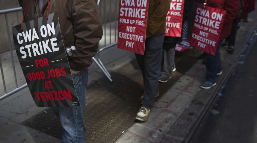 Members of the Communications Workers of America (CWA) strike outside the Verizon tower in New York, U.S., on Wednesday, April 13, 2016. About 39,000 landline workers from Verizon Communications Inc.'s largest labor unions walked off the job Wednesday after failing to reach agreement on a new contract with the phone giant by a 6 a.m. deadline.