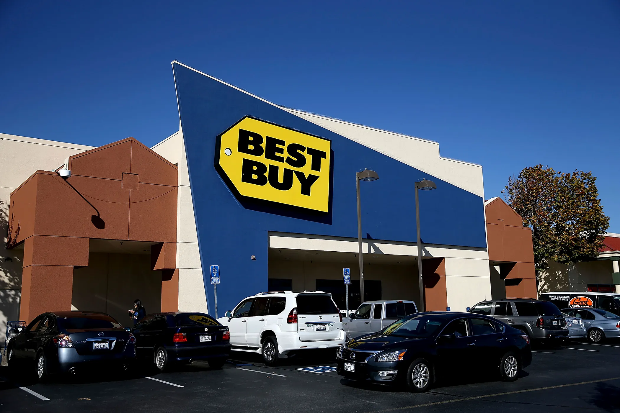 Best buy. Магазин bestbuy. Магазин best buy. Логотип best buy. Bestbuy логотип.