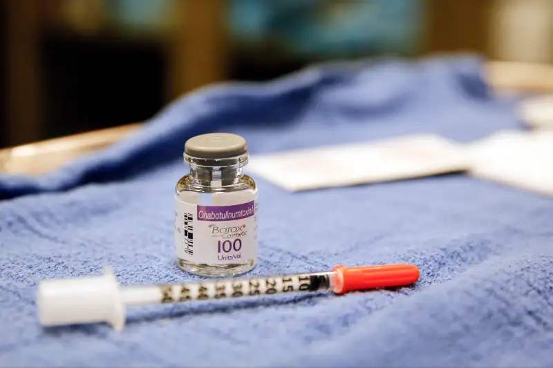 Valeant Offers to Buy Allergan With Pershing's Support