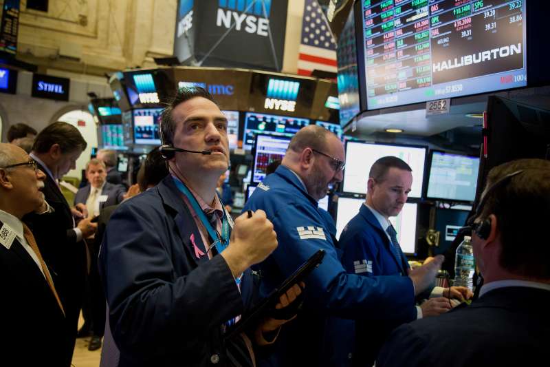 Trading On The Floor Of The NYSE As U.S. Stocks Fluctuate After A Second Weekly Decline While Oil Slips