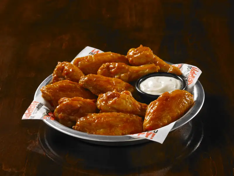 Hooters 10-piece Wings