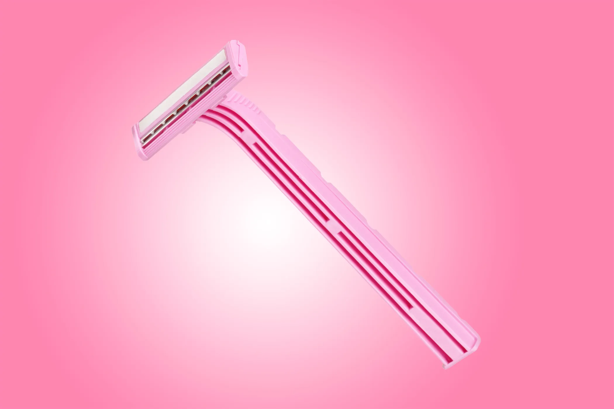 https://img.money.com/2016/06/160606_gal_genderproducts_razor.jpg