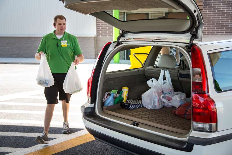 With Walmart's free online grocery pickup option, orders are delivered right to your car.
