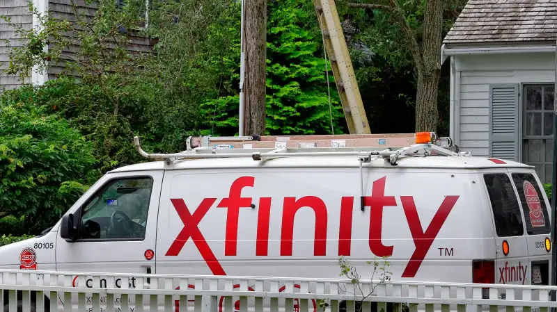 Comcast worker intalls xfinity cable service to residential