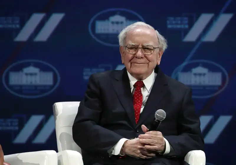 WASHINGTON, DC - JUNE 14: Warren Buffet participates in a discussion during the White House Summit on the United State Of Women June 14, 2016 in Washington, DC. The White House hosts the first ever summit to push for gender equality. (Photo by Alex Wong/Getty Images)