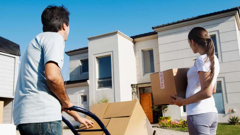 couple moving out of house