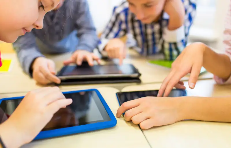 children on tablets