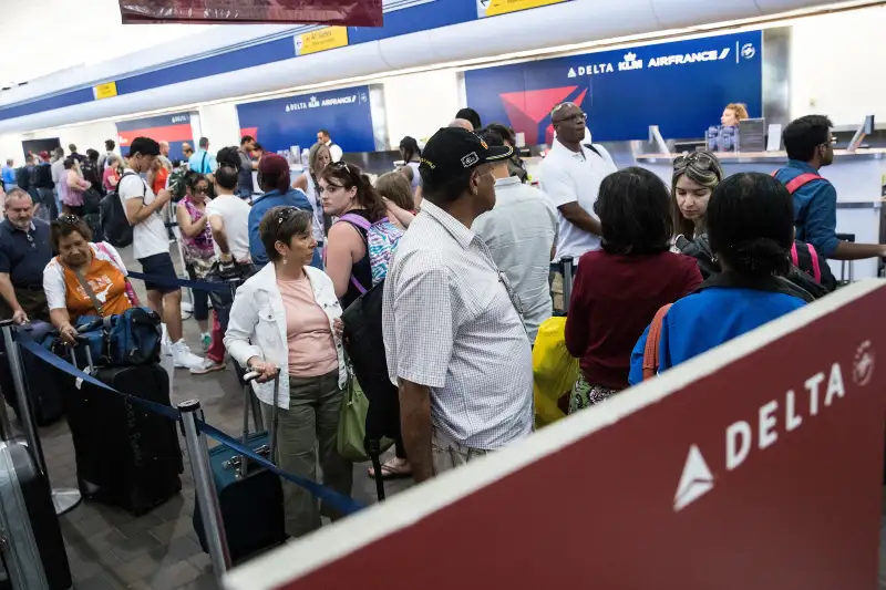 Power Outage Strands Delta Airlines Operations Worldwide