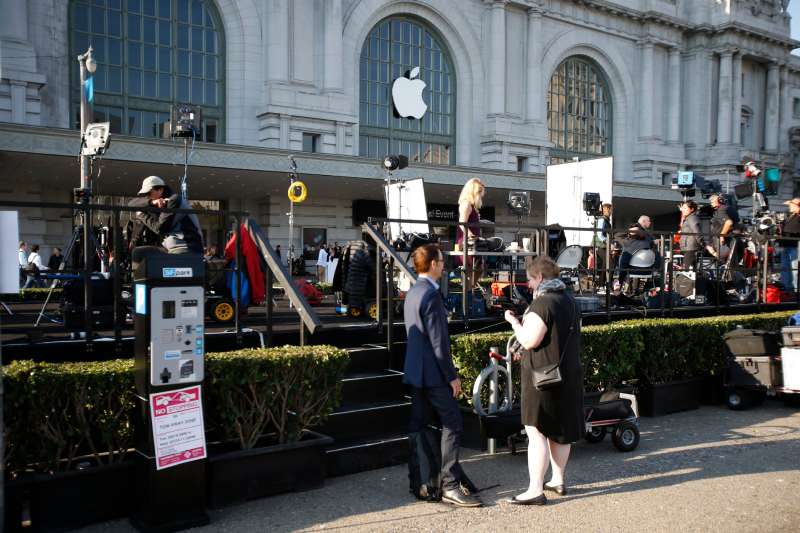 Media wait outside prior to the the start of the Apple launch event at the Bill Graham Civic Auditorium in San Francisco, California, September 7, 2016. Media reports indicate an expected launch of several new products including a new iPhone, new Apple Watch, and new operating systems.