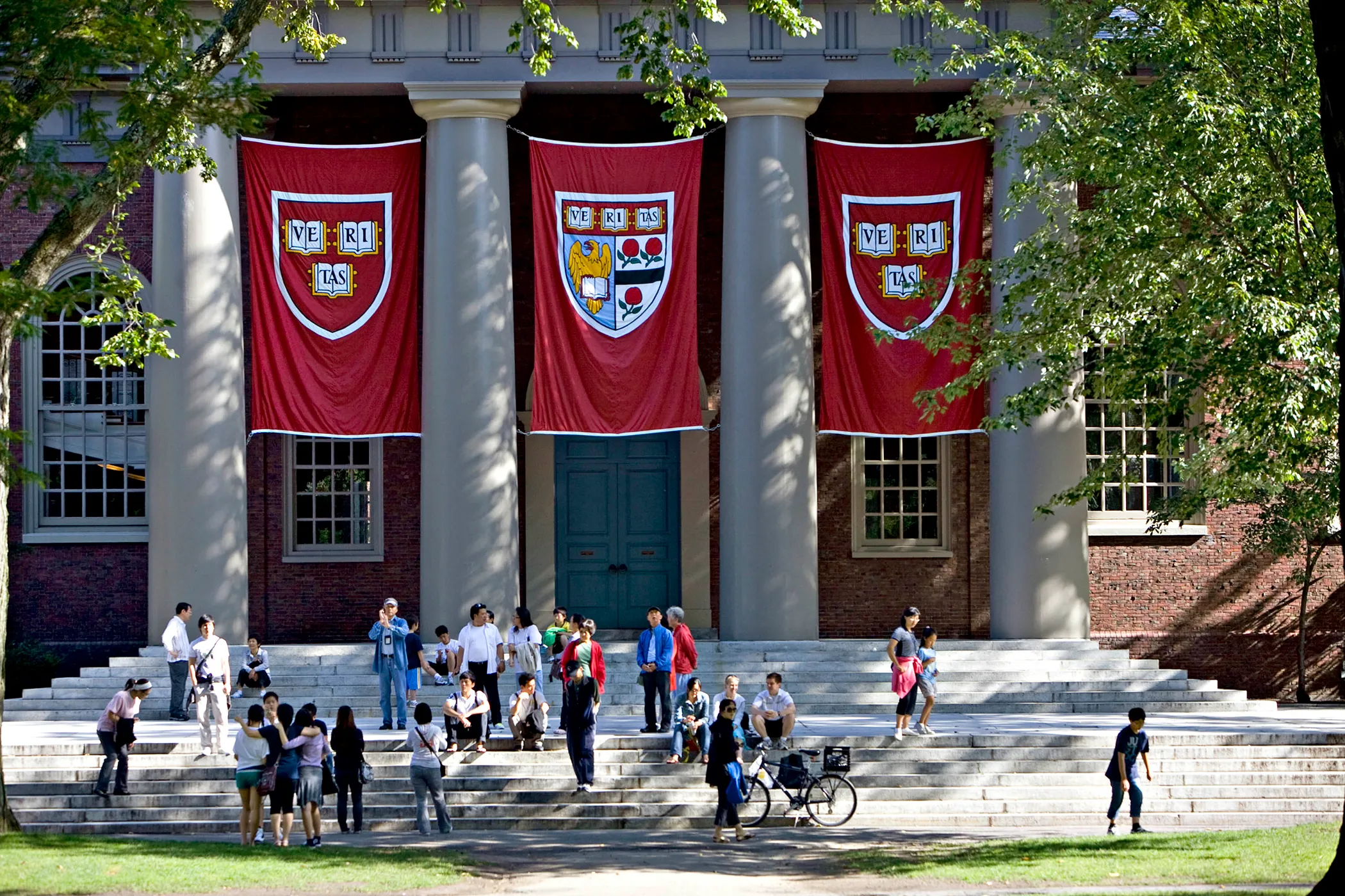 3 Reasons That Harvard's Endowment Is Losing to Yale's