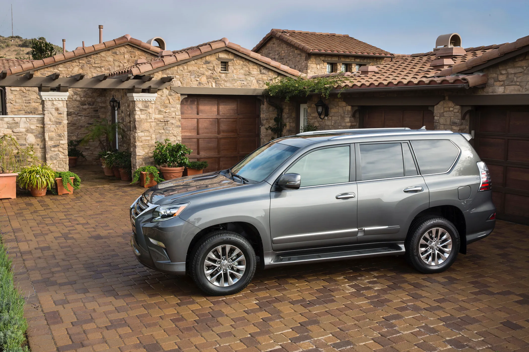 <strong>Best SUV:</strong> The <a href="http://www.edmunds.com/lexus/gx-460/2016/" target="_blank">Lexus GX 460</a>, with a true ownership cost of $60,439, loses 43% of its value over five years—10% more than its non-luxury counterpart.