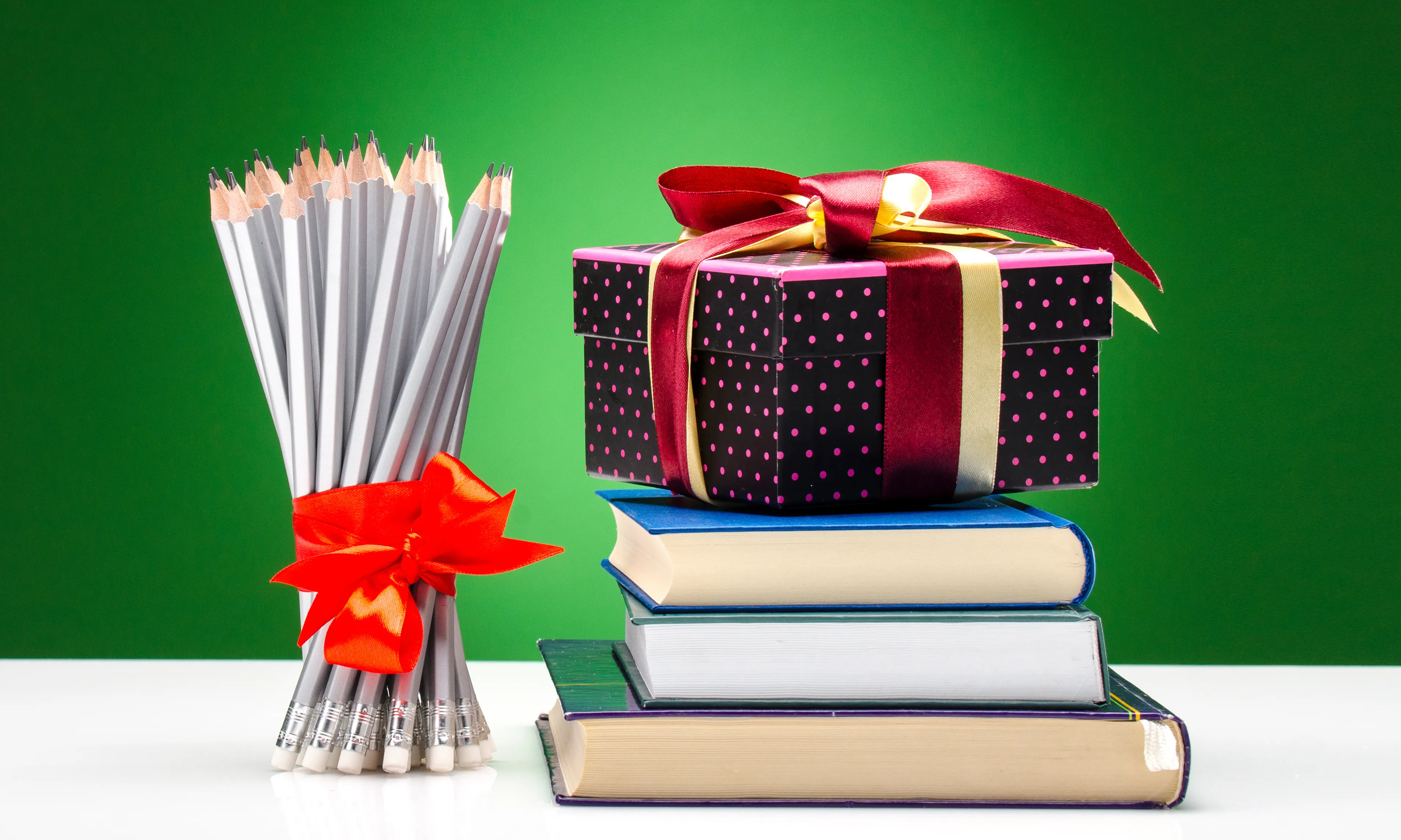 holiday-gifts-for-college-students-money