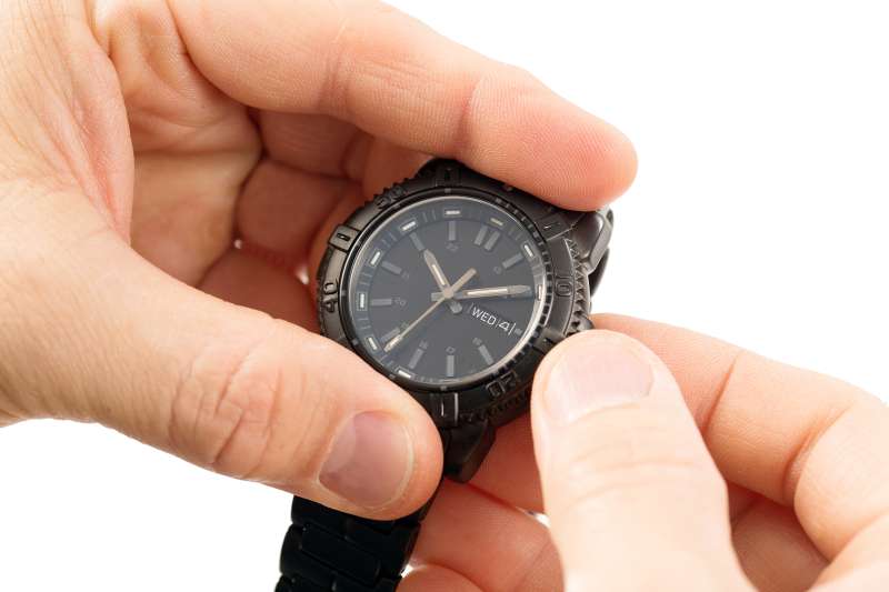 Setting a watch back forthe end of Daylight Saving Time