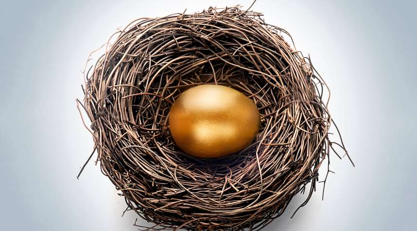 Small gold egg nest.