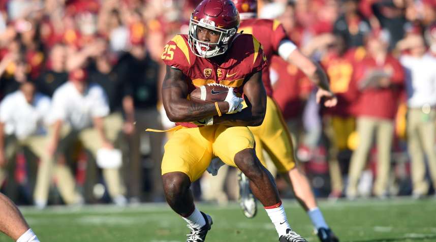 LOS ANGELES, CA - NOVEMBER 05: USC (25) Ronald Jones II (RB) runs the ball during an NCAA football game between the Oregon Ducks and the USC Trojans on November 05, 2016, at the Los Angeles Memorial Coliseum in Los Angeles, CA. (Photo by Chris Williams/Icon Sportswire via Getty Images)