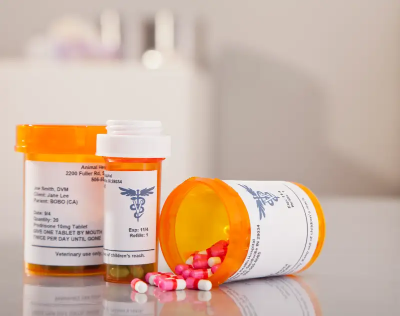 USA, Illinois, Metamora, Pills spilling from pill bottle