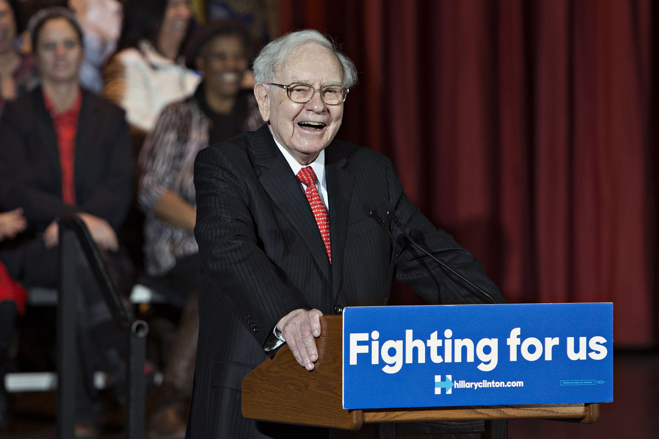 Buffett Speaking at Hillary Clinton Event