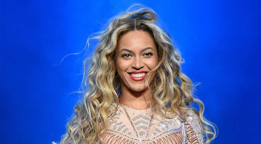 Beyonce performs onstage during the 2015 Budweiser Made in America Festival at Benjamin Franklin Parkway on September 5, 2015 in Philadelphia, Pennsylvania.