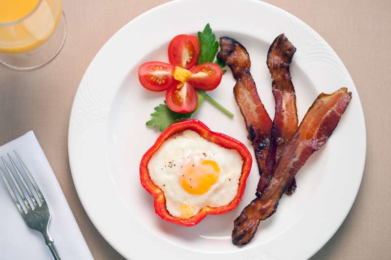Fried egg in a red pepper with bacon