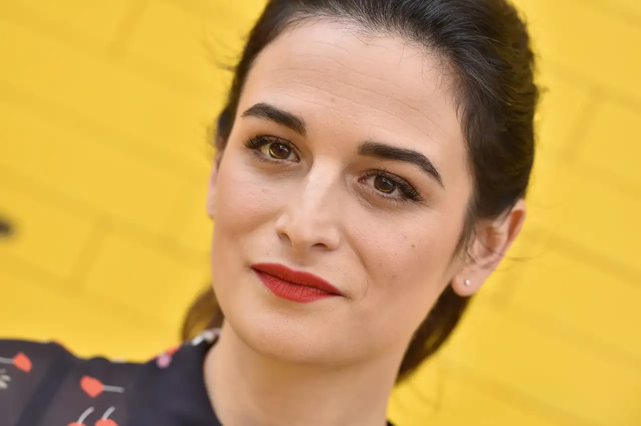 Jenny Slate Gets Real on Don't Be Suspicious, Video