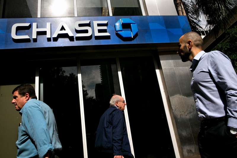 Pedestrians pass in front of a JPMorgan Chase & Co. bank branch in Miami, Florida, U.S., on on Thursday, Jan. 5, 2017.