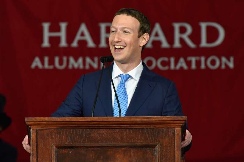 Facebook founder Mark Zuckerberg delivers the commencement address at Harvard, May 25, 2017.