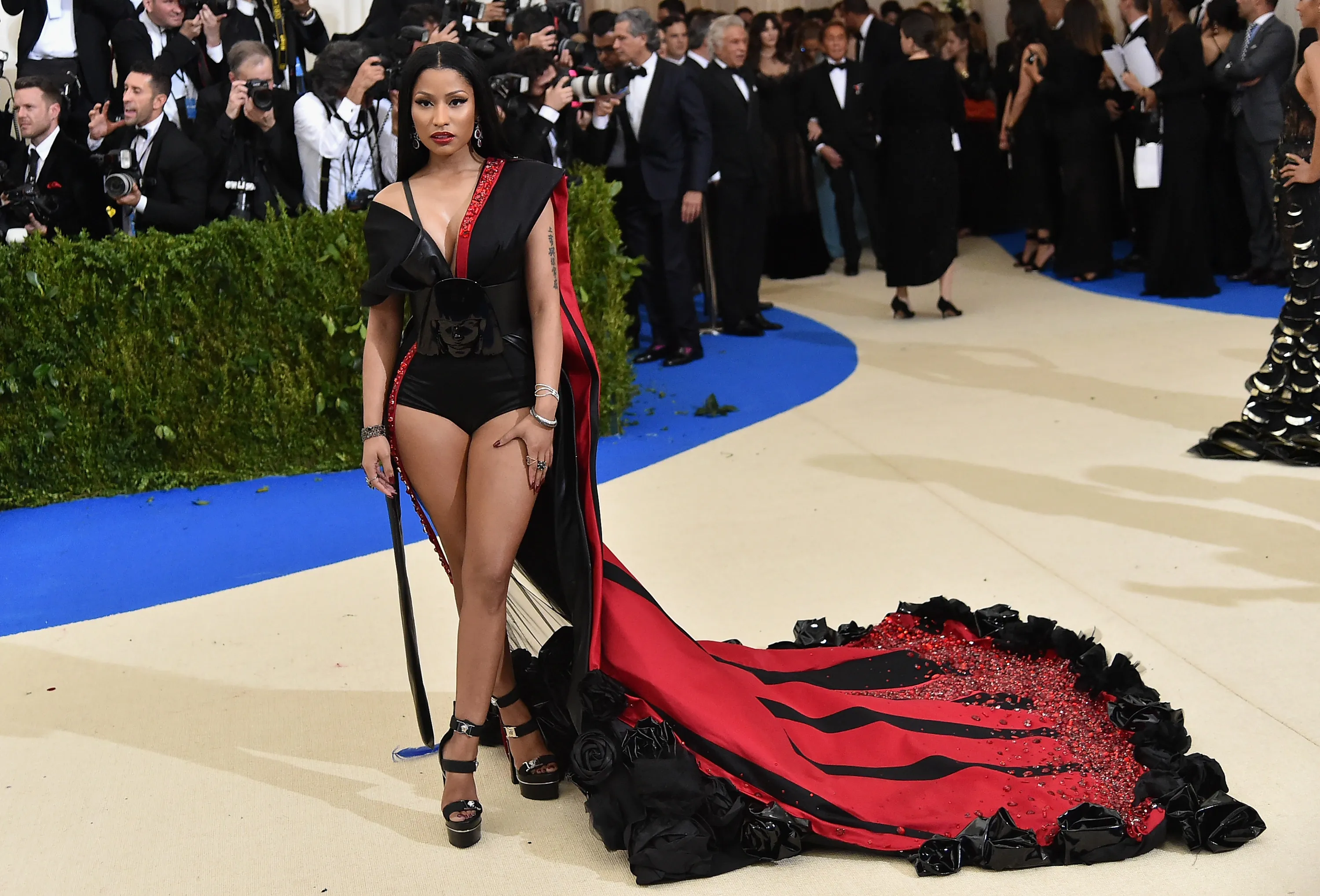 Nicki Minaj Offers to Pay College Tuition for Fans