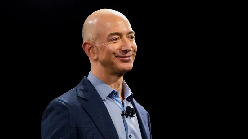 Amazon CEO Bezos Introduces Smartphone to Take on Apple, Samsung