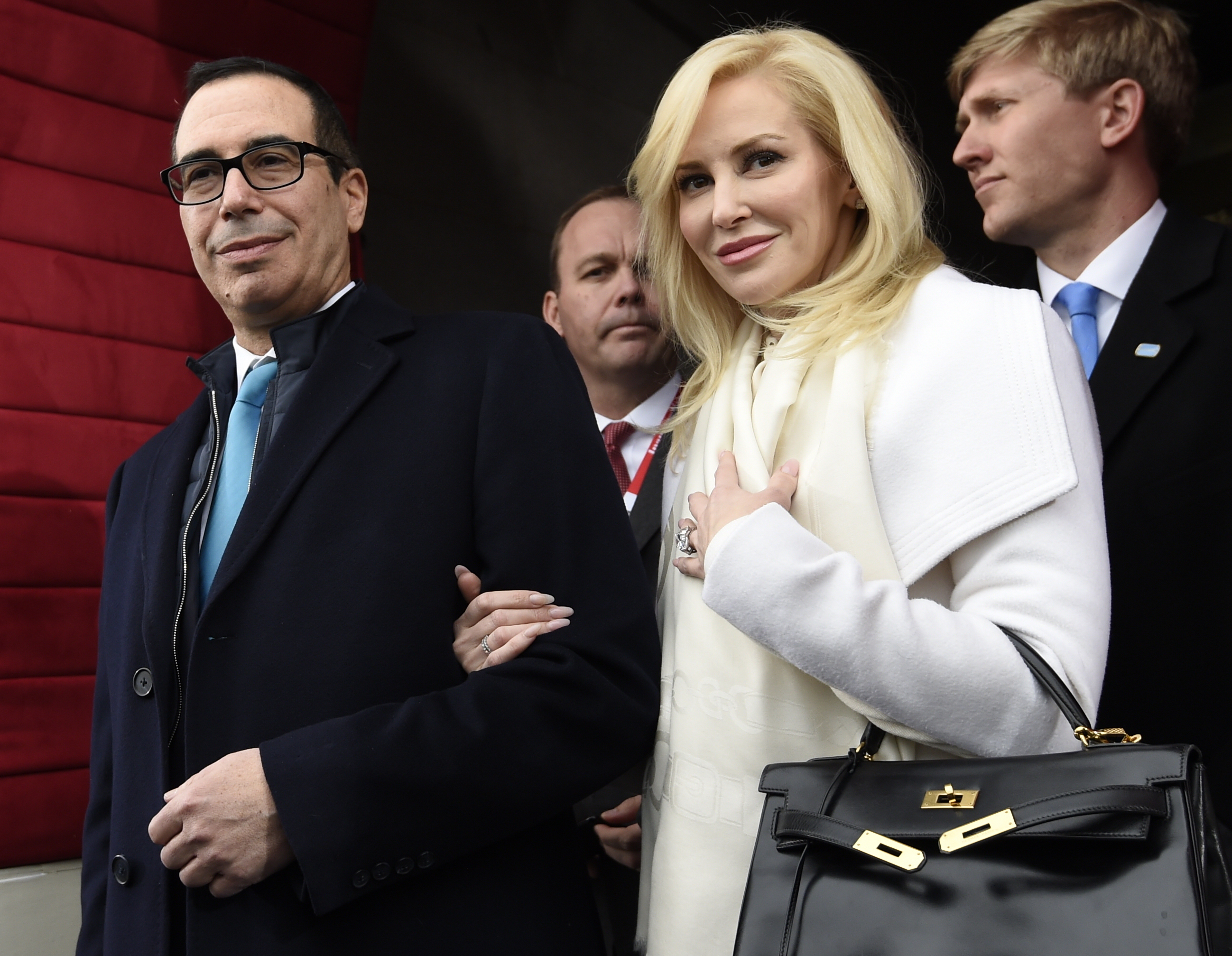 Here’s How Much Louise Linton’s Outfit in That Viral Instagram Post Costs
