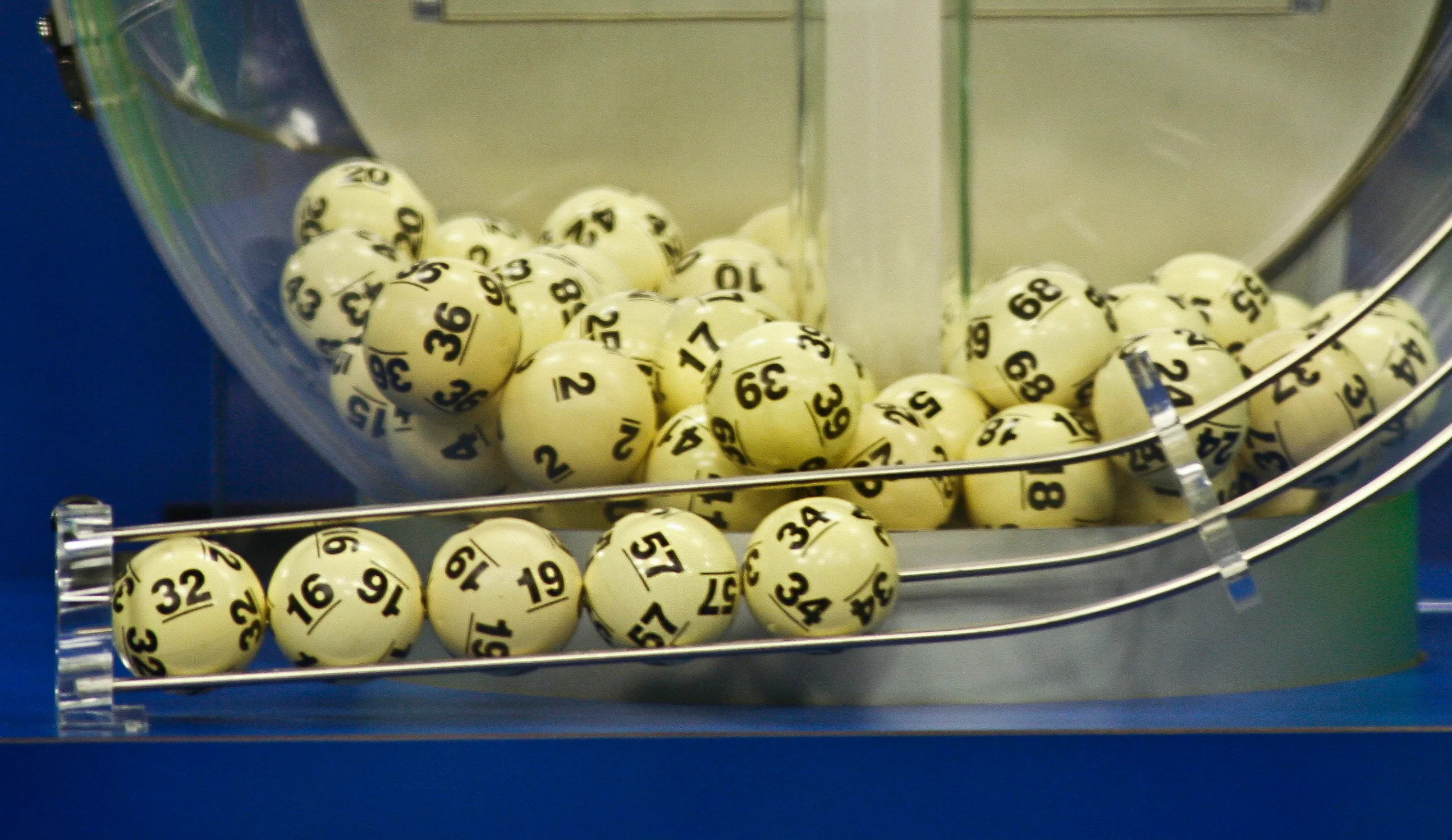 What lottery plays today