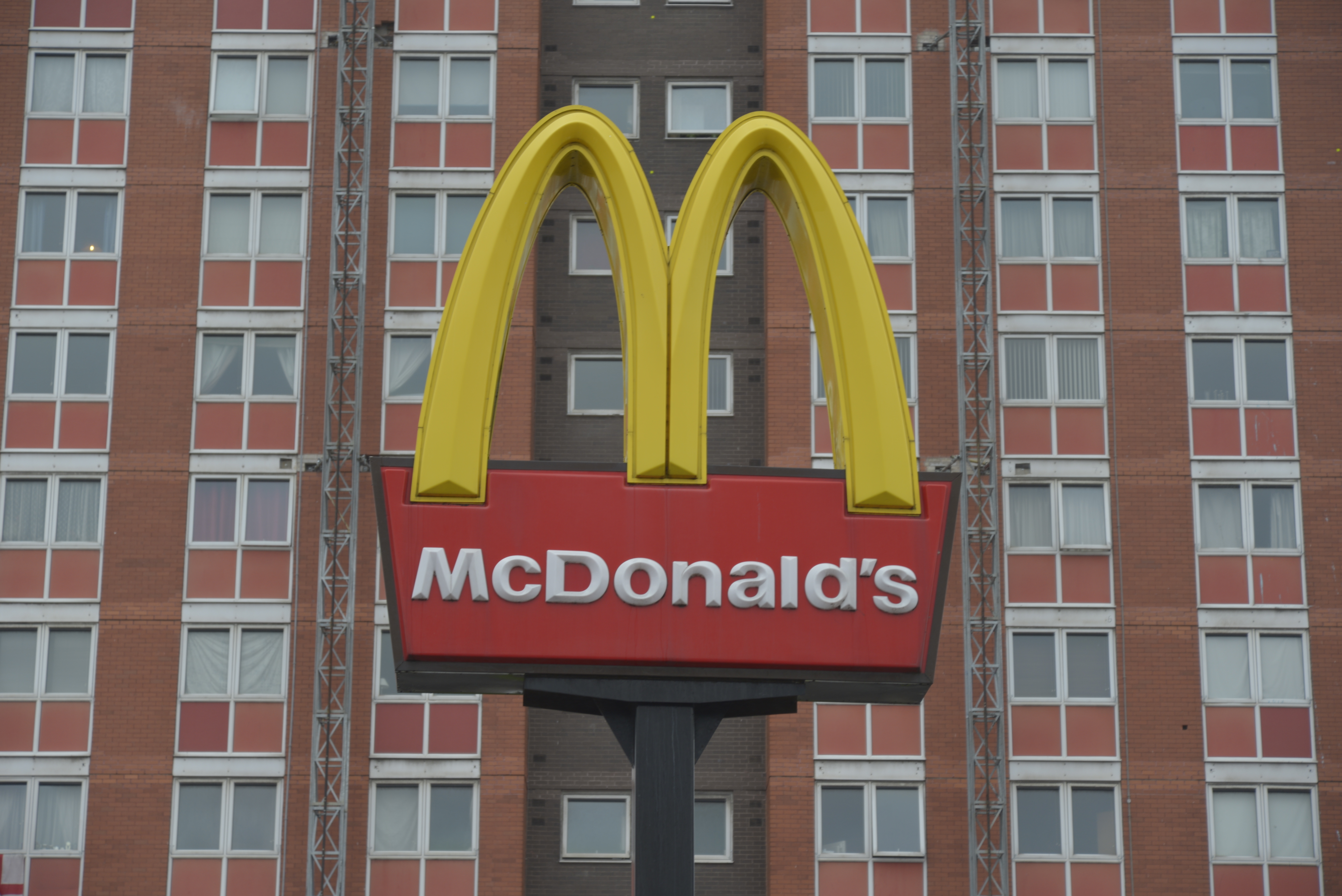 A Teen Ordered a McDonald’s Burger With no Bun, Toppings, or Patty and They Still Charged Her