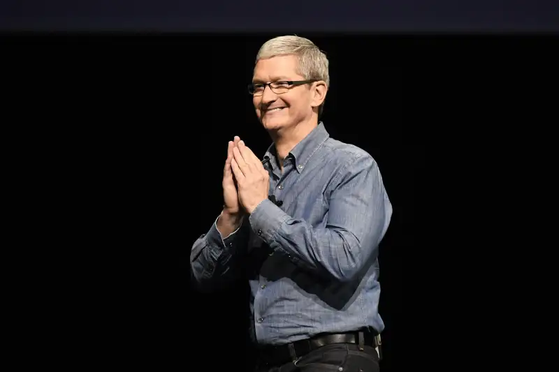 Tim Cook Reaps $89.2 Million Stock Award as Apple Outshines S&P