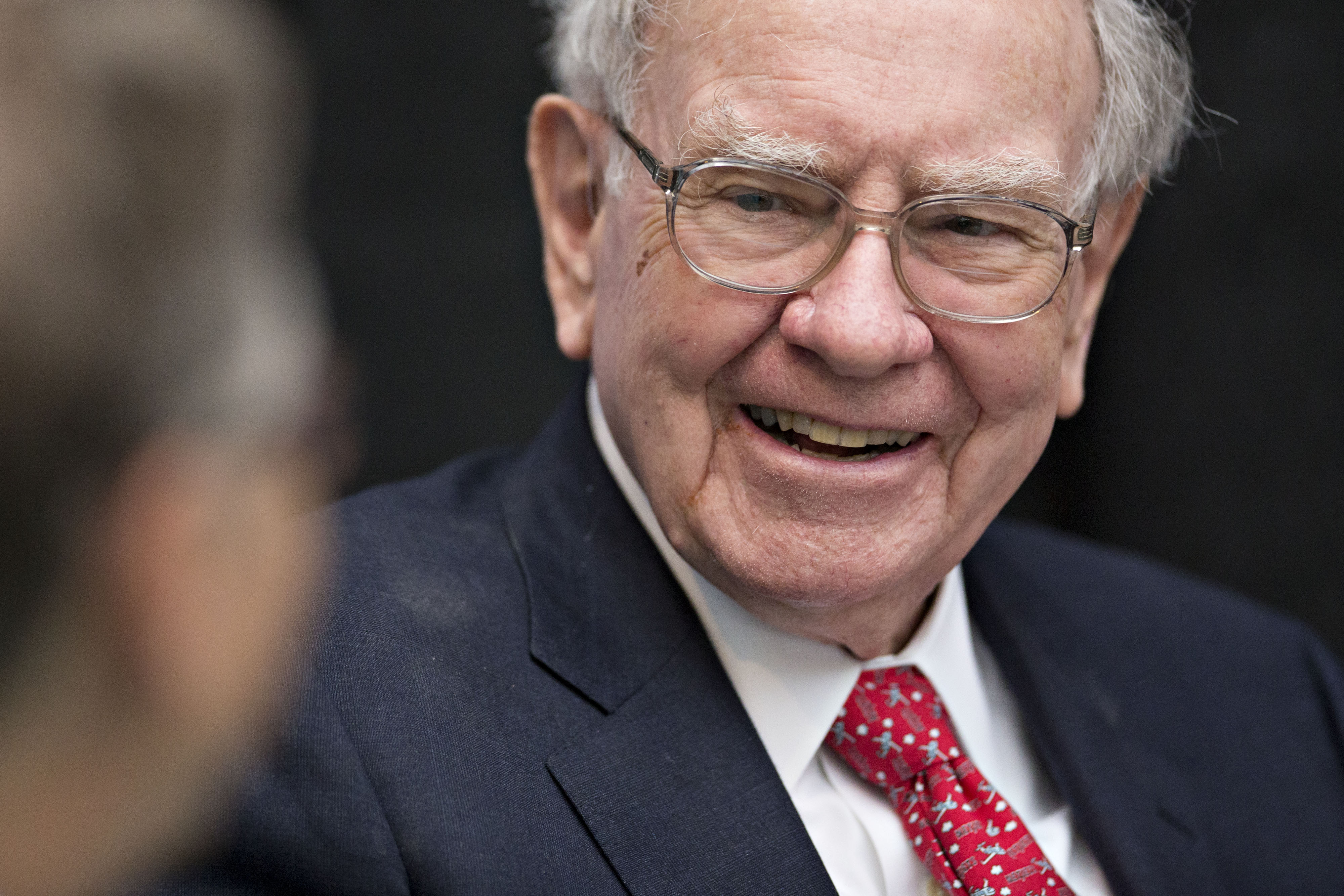 Buffett Nears a Milestone He Doesn't Want: $100 Billion in Cash