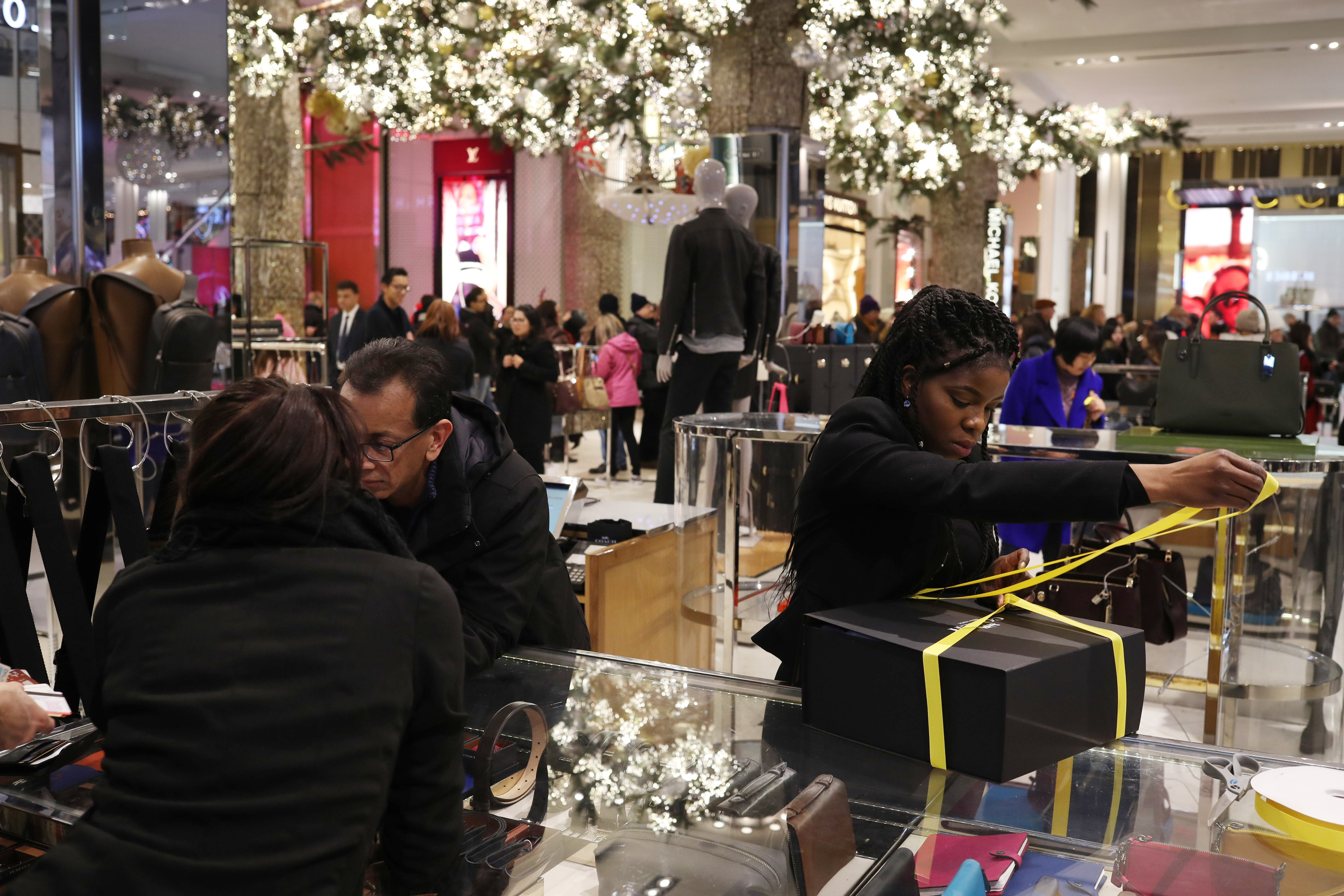 Holiday Shoppers Inside A [f500link]Macy's[/f500link] Inc. Store Ahead Of Christmas Weekend