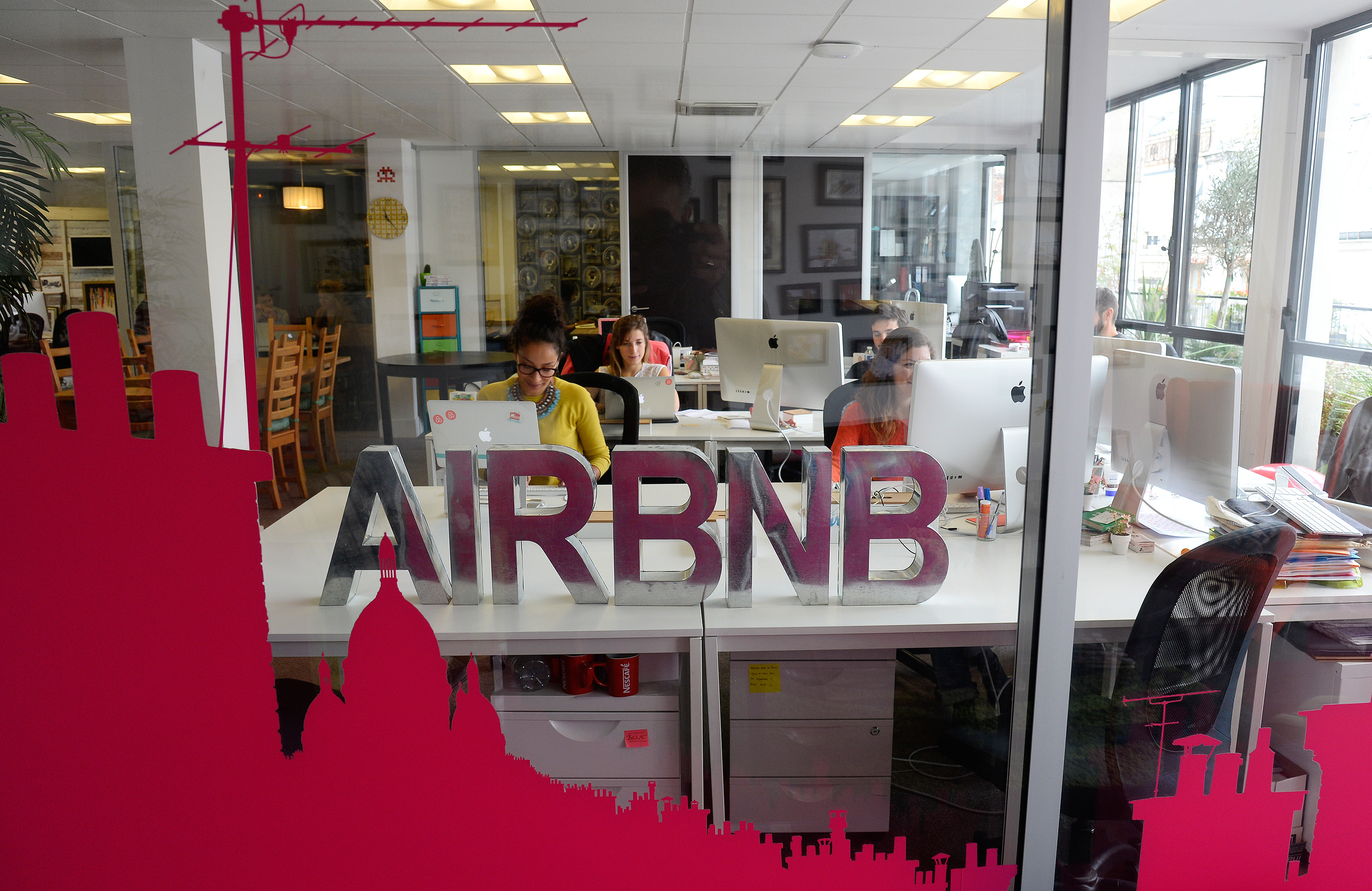 171009-employee-perks-airbnb