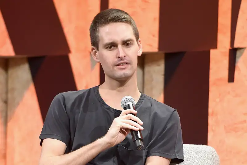 171109-evan-spiegel-snap-losses