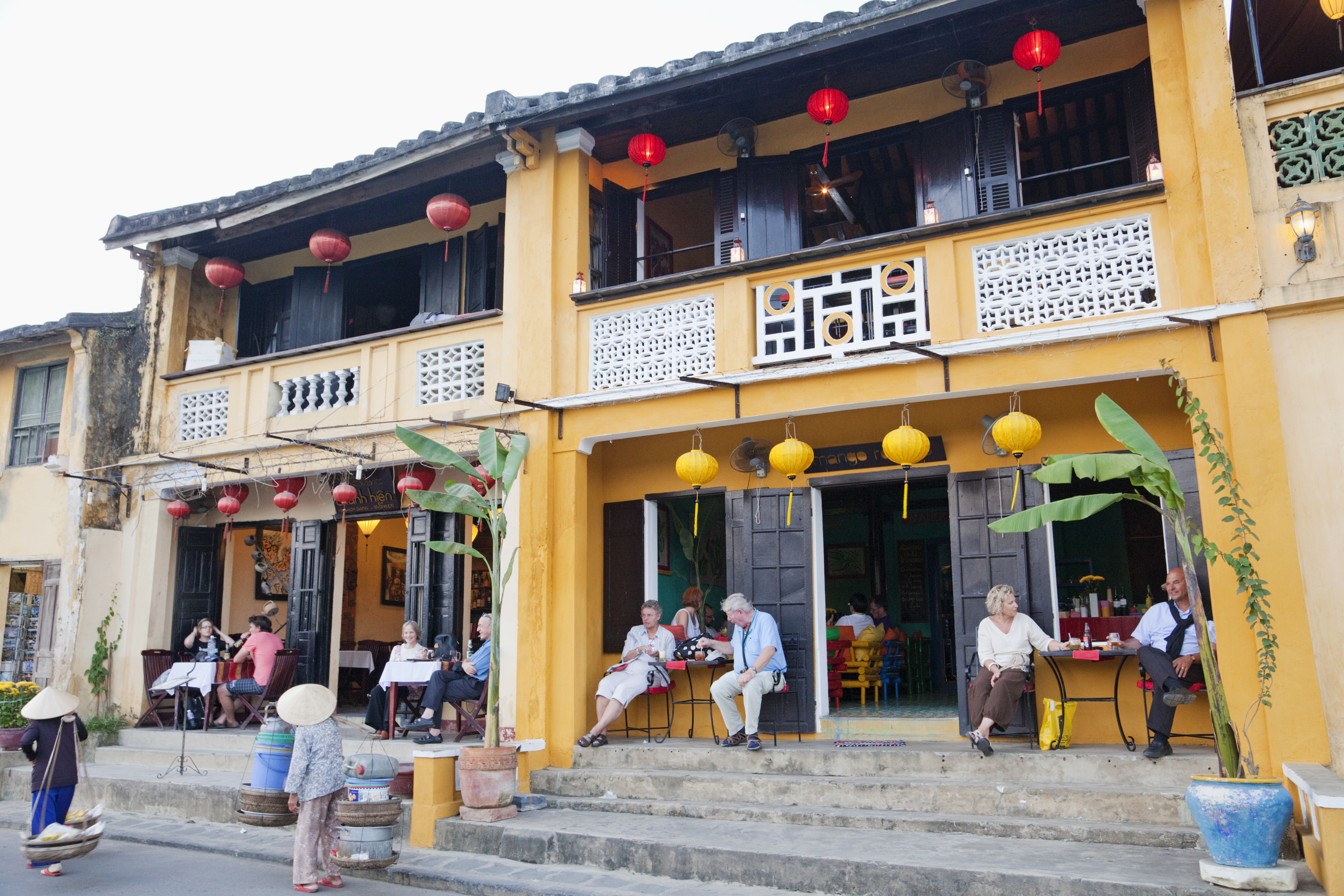 Waterfront cafes in the Old Town, Hoi An, Vietnam, Indochina, Southeast Asia, Asia