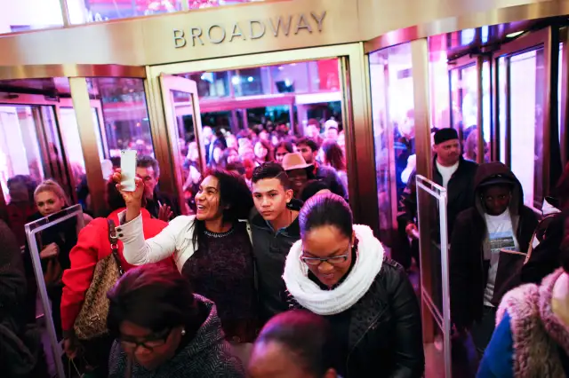 Black Friday Crowds The Psychology Behind The Shopping Day Money