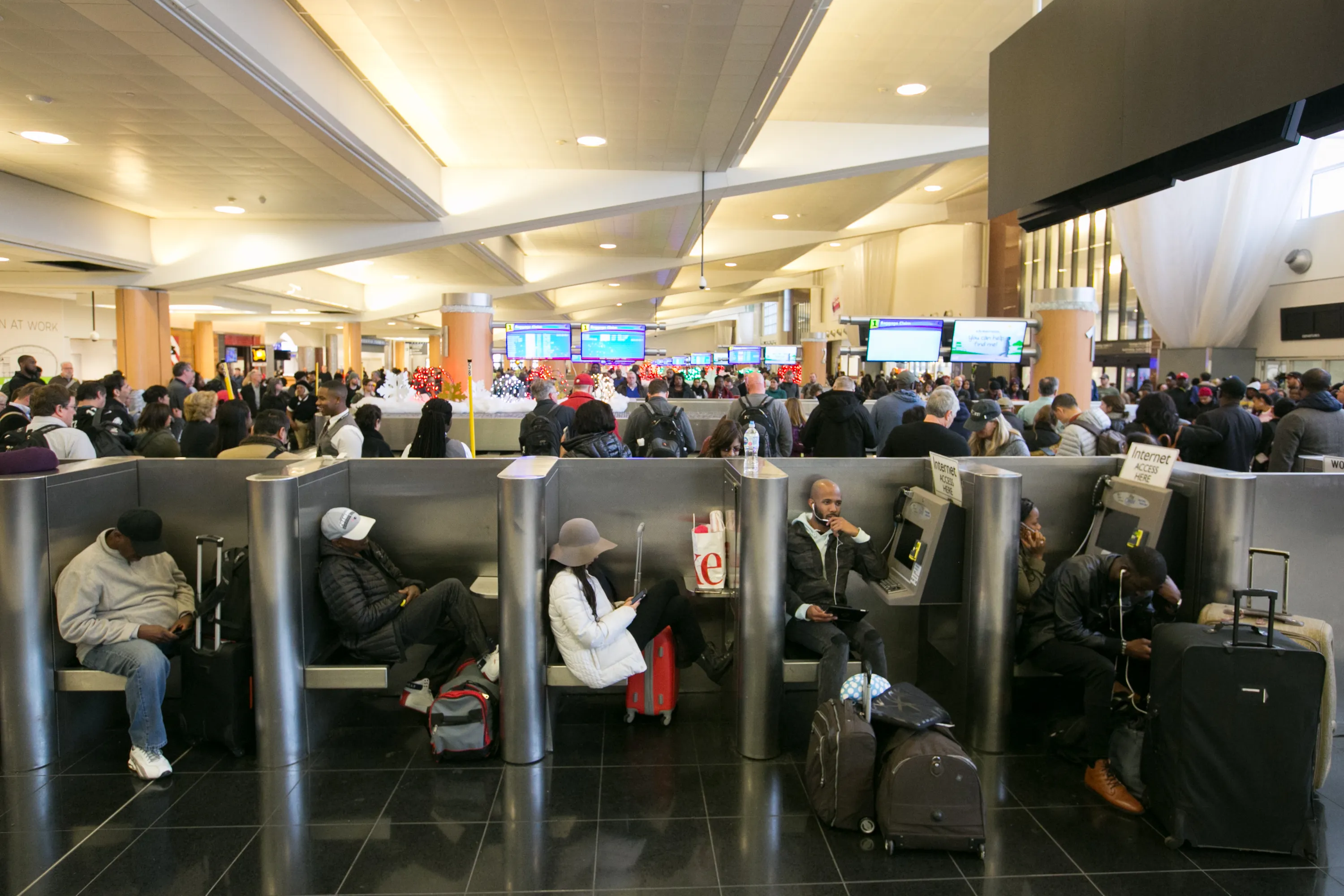 The 20 Worst Airports to Travel Through During the Holidays