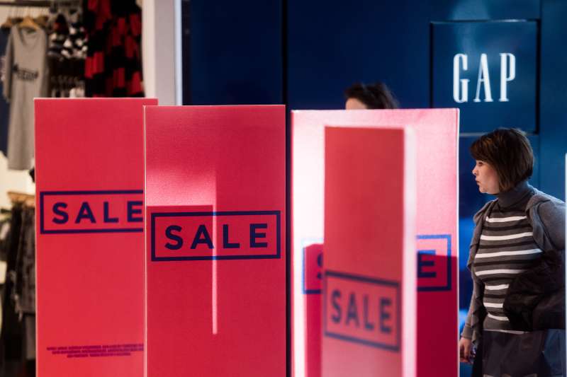 Hungarian Retail Sales Data Casts Doubt On Year-End GDP Revival