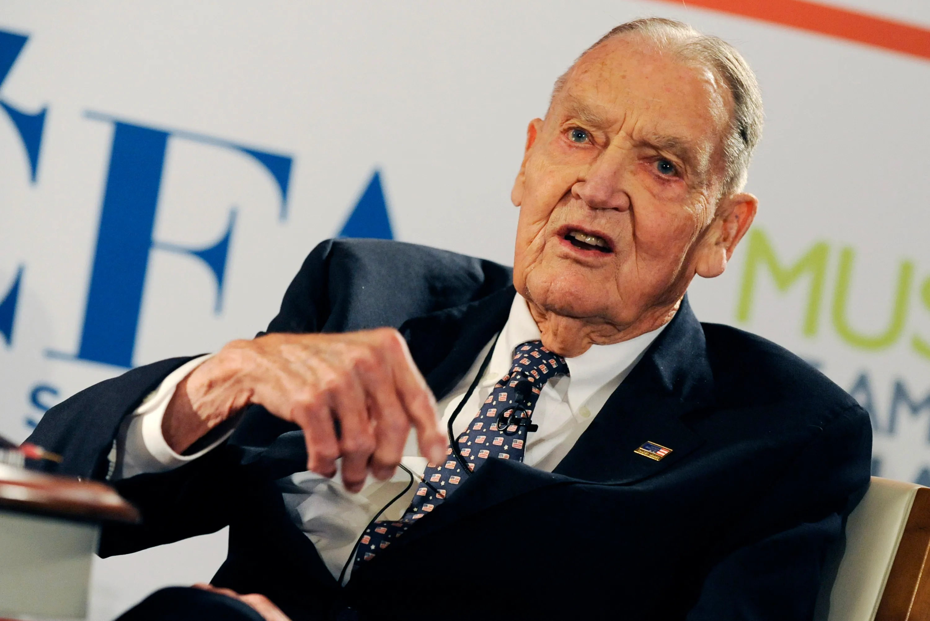 Why Vanguard Legend Jack Bogle Says You Should 'Avoid Bitcoin Like the Plague'