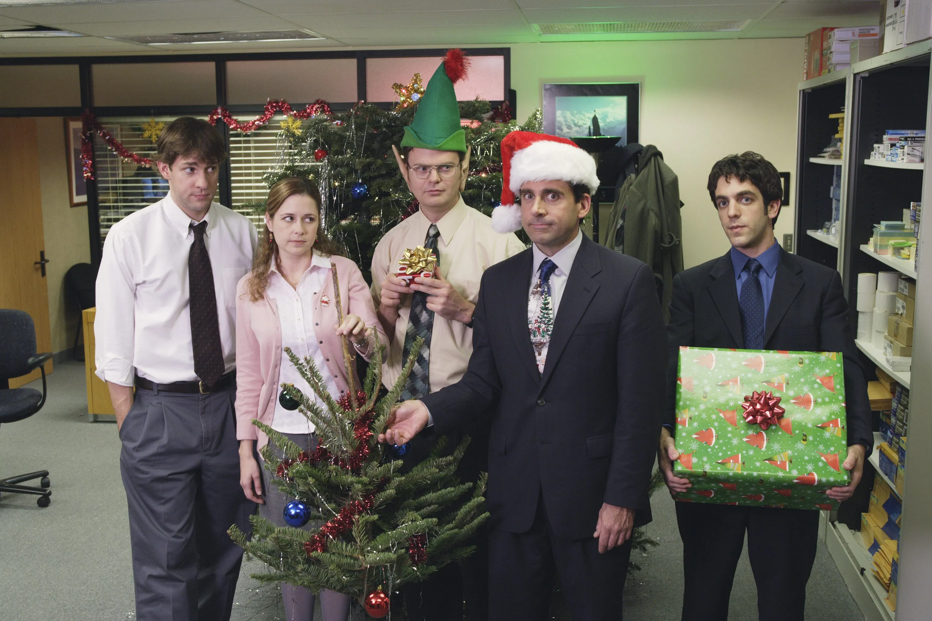 https://img.money.com/2017/12/the-office-holiday-scene.jpg