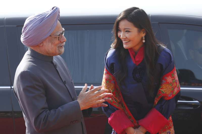 Prime Minister Manmohan Singh (L) Bhutan's Queen Jetsun Pema, during the ceremonial reception of Bhutan King at Rashtrapati Bhawan in 2013.